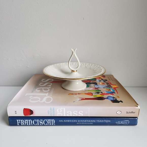 Lenox Embossed Heart Venus Collection Center Handle 7" Footed Candy Trinket Dish - Picture 2 of 9